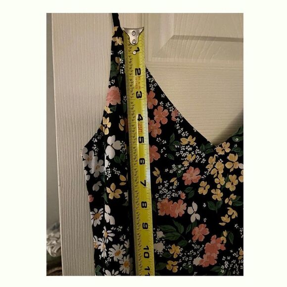 REFORMATION Marlowe dress in Flowery - Picture 9 of 13